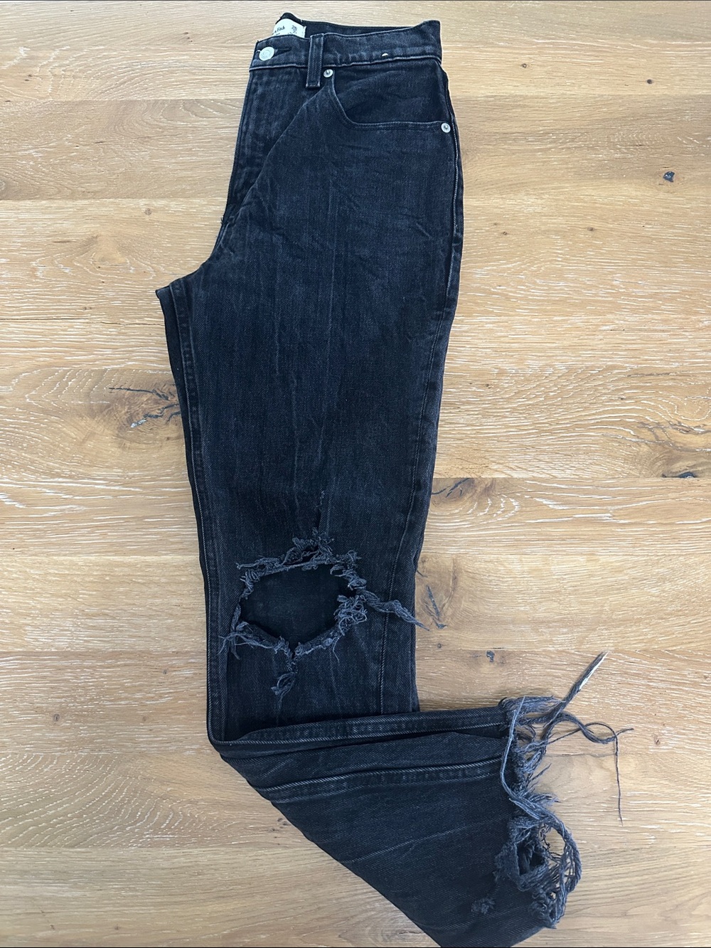 Abercrombie high rise mom Jean size 26/2